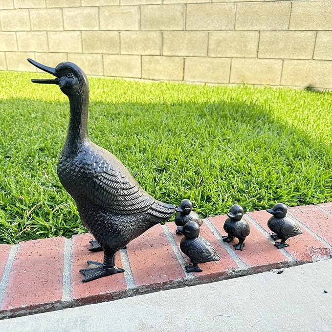 Vintage Cast Iron Duck Family Garden Statue, Rust Brown Mother Duck(15.7" Tall) with 4 Ducklings(3.6" Tall), Outdoor Decorative Sculpture Set for Yard Patio HC5387-6905