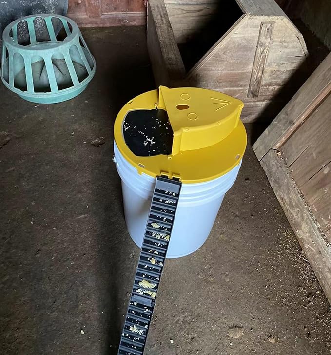 Mouse Trap Bucket Lid Indoor Outdoor,Humane,Auto Reset Compatible with 5 Gallon Bucket (2P)
